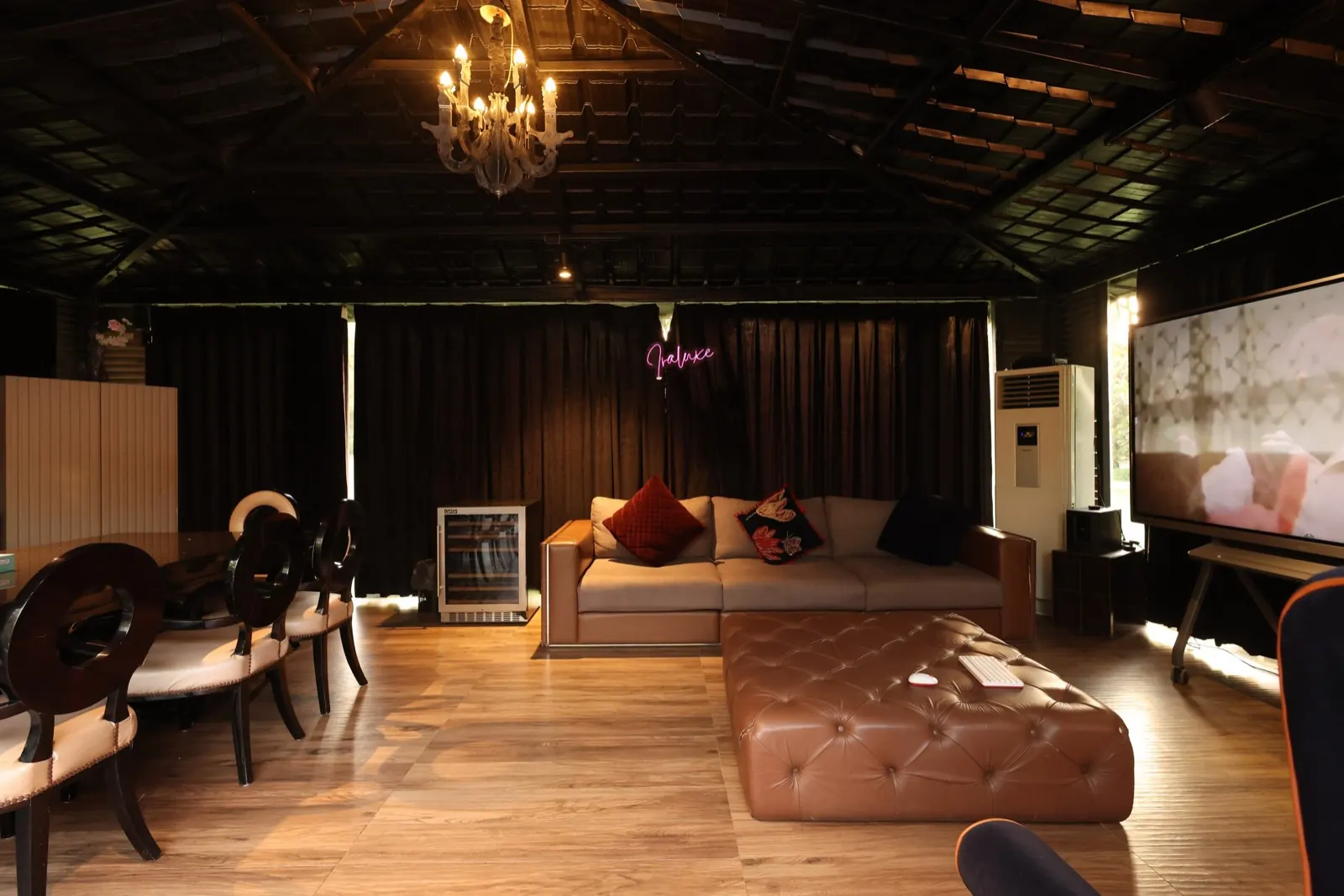 South Delhi Farmhouse — Villas in the Trees — Living Area, photo 2 of 45